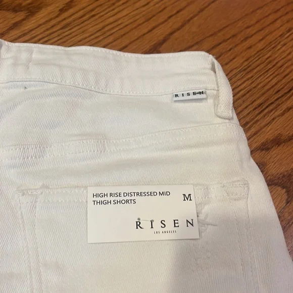 NWT Risen Jeans Woman’s White High Rise Distressed Mid Thigh Jean Shorts Size M
